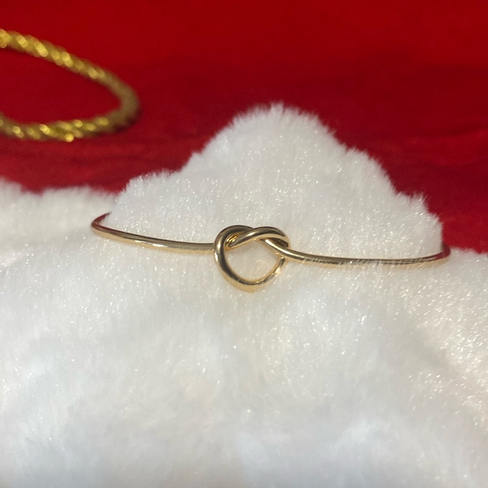New Gold metal knot cuff bracelet